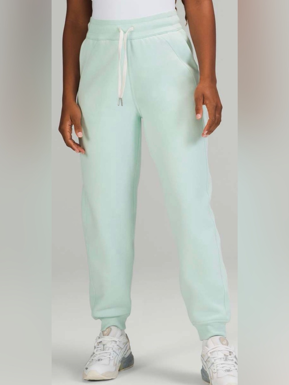 Lululemon Scuba Relaxed High-Rise Jogger
Delicate Mint